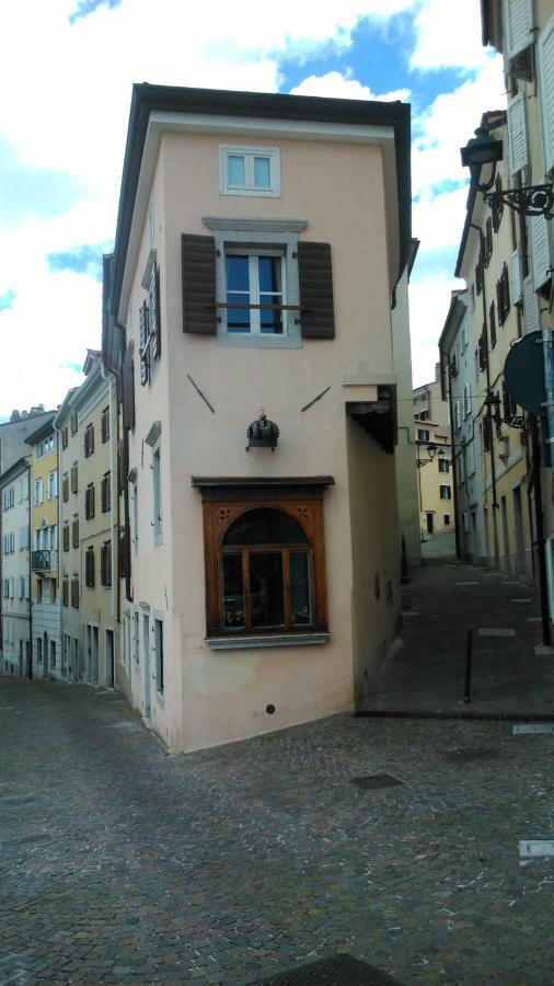 Casa Vacanze All'Angolo Trieste Bagian luar foto